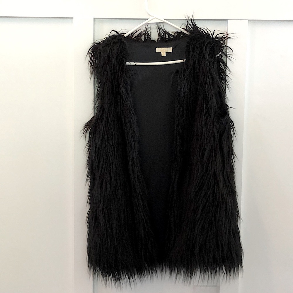 Black furry vest with POCKETS